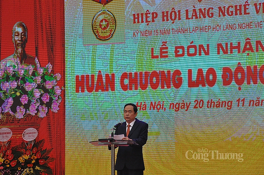 hiep-hoi-lang-nghe-viet-nam-don-nhan-huan-chuong-lao-dong-hang-ba-1