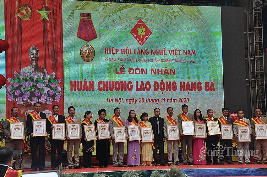 hiep-hoi-lang-nghe-viet-nam-don-nhan-huan-chuong-lao-dong-hang-ba-6