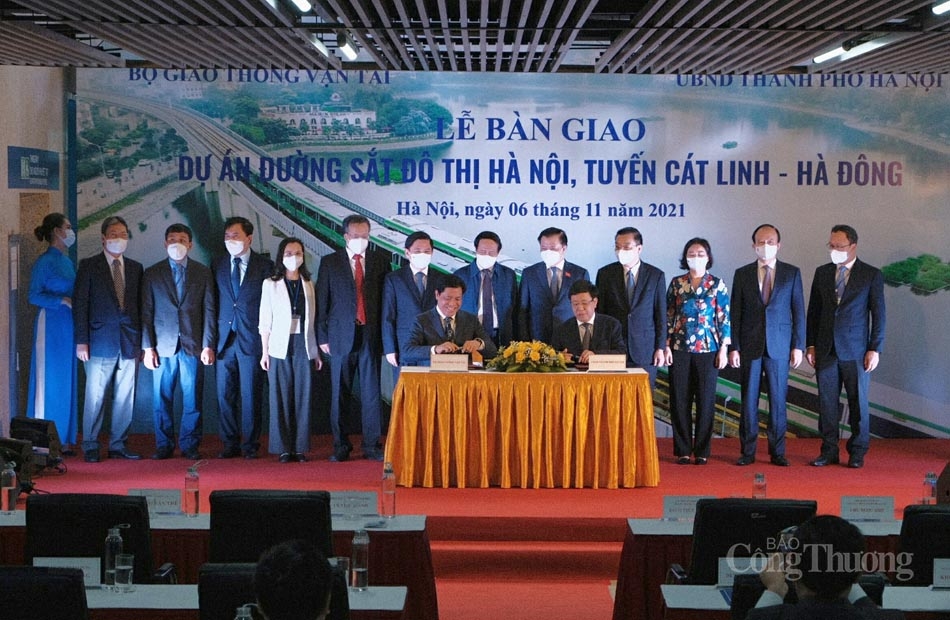 Người dân Thủ đô háo hức trải nghiệm tàu trên cao Cát Linh-Hà Đông Người dân Thủ đô háo hức trải nghiệm tàu trên cao Cát Linh-Hà Đông