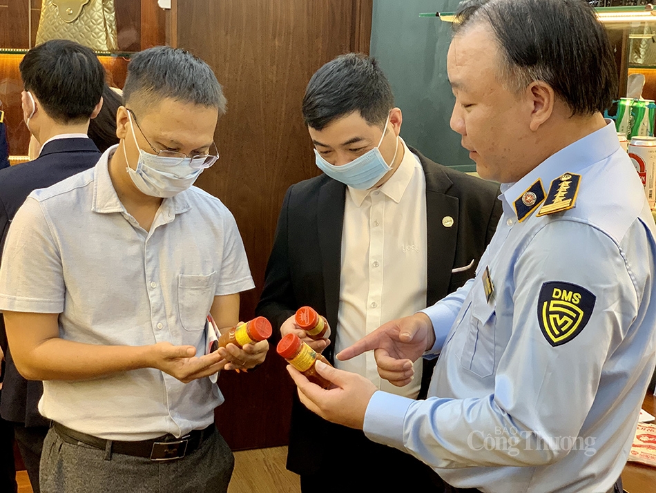 Phòng Trưng bày nhận diện hàng thật - hàng giả giúp người tiêu dùng, doanh nghiệp trang bị thêm kiến thức để nhận biết hàng thật, giả Phòng Trưng bày nhận diện hàng thật - hàng giả giúp người tiêu dùng, doanh nghiệp trang bị thêm kiến thức để nhận biết hàng thật, giả
