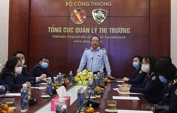 Tổng Cục trưởng Trần Hữu Linh nhấn mạnh, bên cạnh các biện pháp truyền thông truyền thống phải tận dụng sức mạnh từ các nền tảng mạng xã hội. Chính vì vậy, các nền tảng Tiktok, Facebook, Youtube... sẽ là những kênh thông tin mới của lự lượng QLTT Tổng Cục trưởng Trần Hữu Linh nhấn mạnh, bên cạnh các biện pháp truyền thông truyền thống phải tận dụng sức mạnh từ các nền tảng mạng xã hội. Chính vì vậy, các nền tảng Tiktok, Facebook, Youtube... sẽ là những kênh thông tin mới của lự lượng QLTT