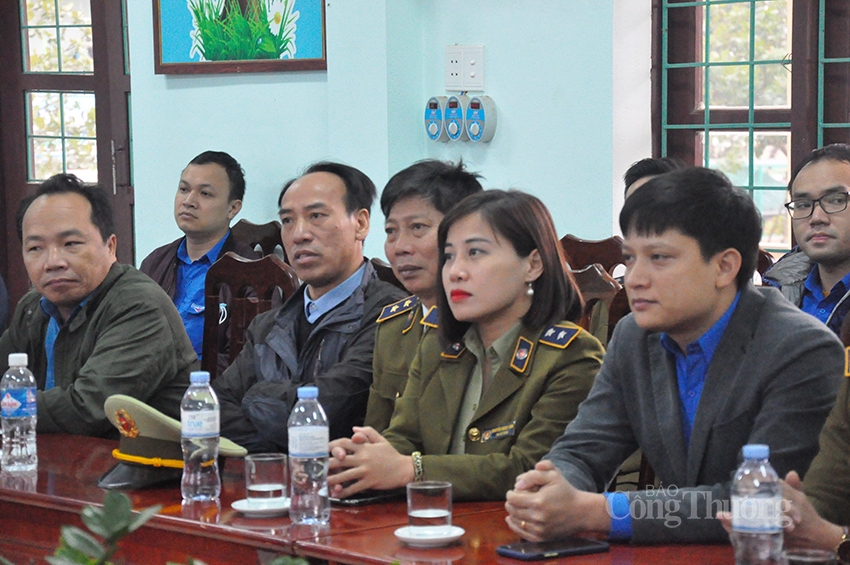 Đoàn Thanh niên Bộ Công Thương: Sẻ chia yêu thương nơi vùng lũ Quảng Bình