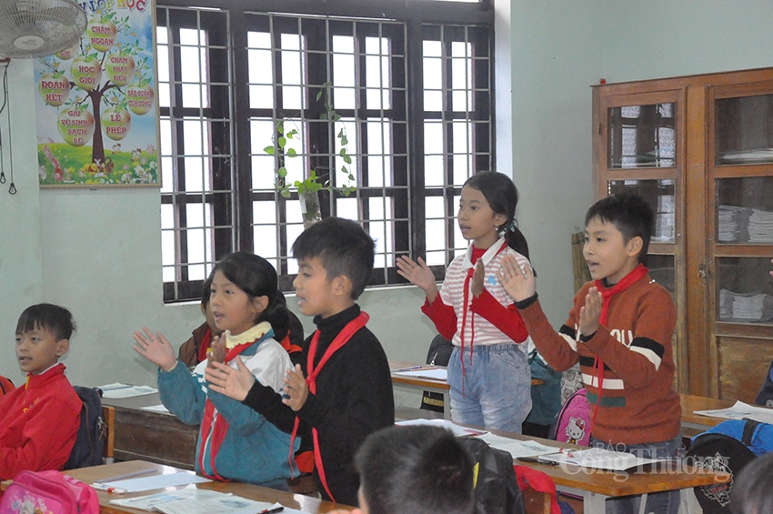 Đoàn Thanh niên Bộ Công Thương: Sẻ chia yêu thương nơi vùng lũ Quảng Bình