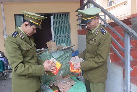 Lạng Sơn: Thu giữ 400kg pháo nổ