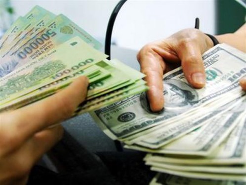 Neo tỷ giá, giữ ổn định lãi suất