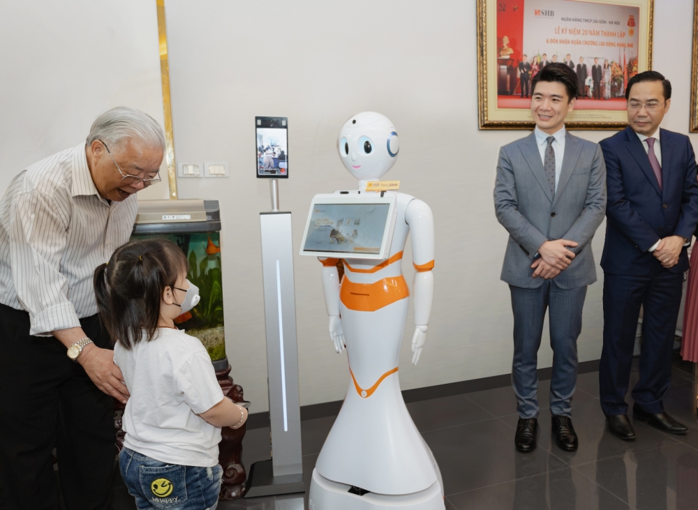 SHB đưa Robot thông minh vào phục vụ giao dịch