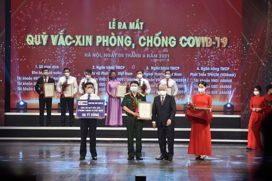 mb ung ho 60 ty dong vao quy vaccine phong covid19