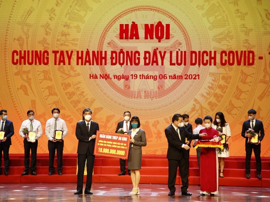 geleximco va abbank trao 20 ty dong cho quy vaccine phong covid19