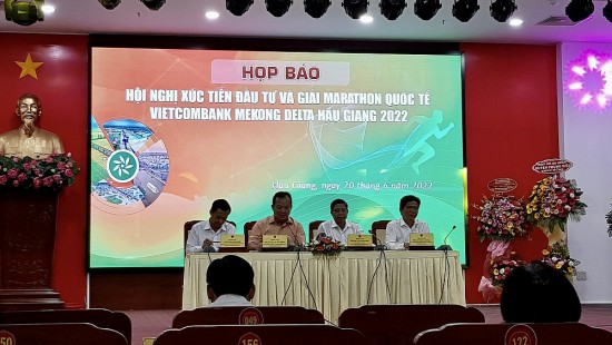 hon 9000 van dong vien tham du giai marathon quoc te vietcombank mekong delta