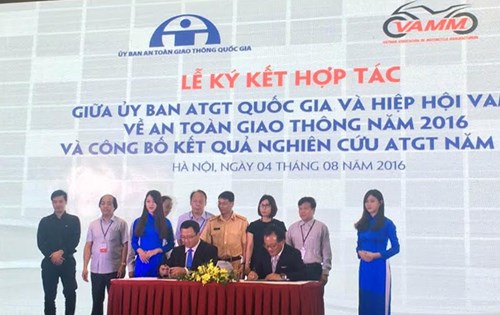 Ký kết hợp tác về an toàn giao thông năm 2016