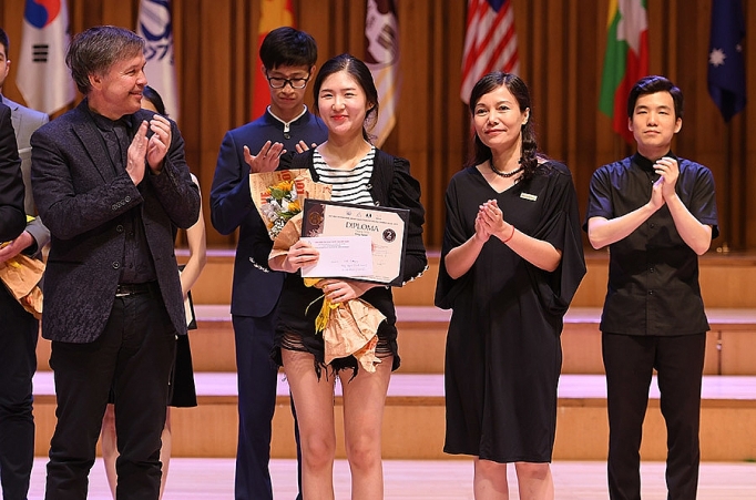 abbank dong hanh cu ng cuoc thi am nhac quoc te cho violin va hoa tau thinh phong viet nam