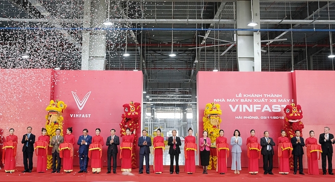 nha may san xuat va mau xe may dien thong minh cua vinfast chinh thuc trinh lang