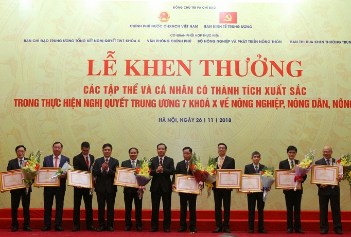 agribank nhan bang khen ve thanh tich xuat sac trong thuc hien tam nong