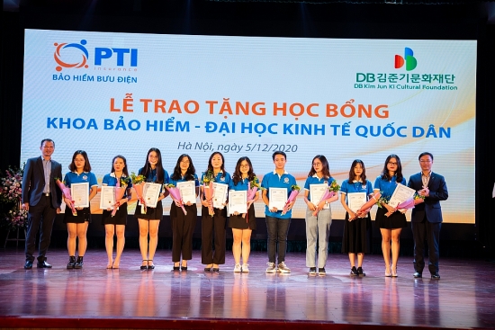 pti trao hoc bo ng cho sinh vien dai hoc kinh te quoc dan
