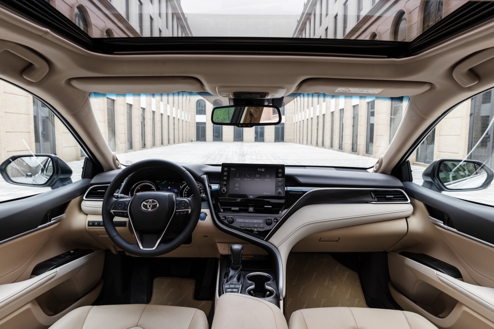 Toyota Camry hoàn toàn mới chính thức ra mắt thị trường