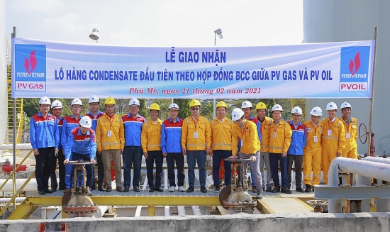 PV GAS - PVOIL: Giao nhận lô condensate đầu tiên theo hợp đồng BCC