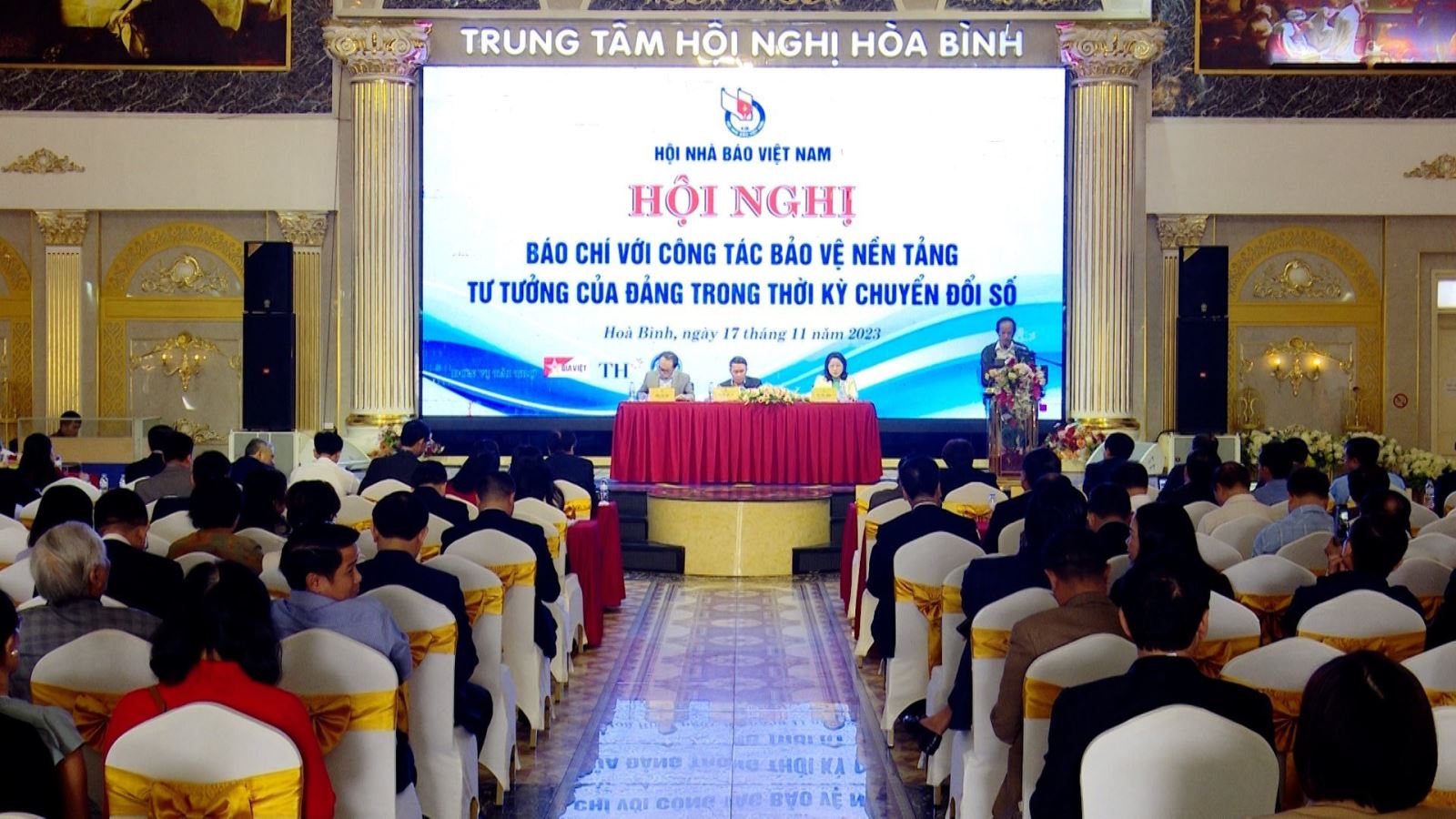 Báo chí với công tác bảo vệ nền tảng tư tưởng của Đảng trong thời kỳ chuyển đổi số