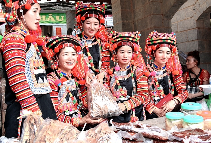 cho phien net van hoa cua dong bao vung cao