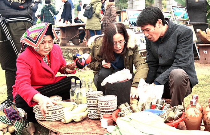 cho phien net van hoa cua dong bao vung cao