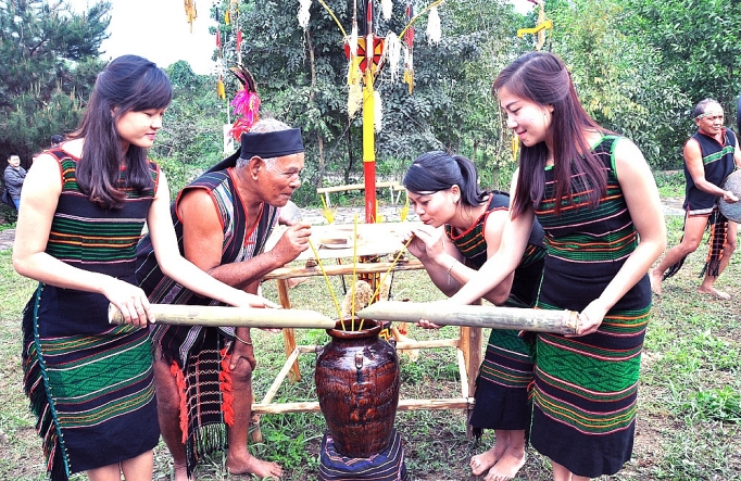 trang phuc cac dan toc tay nguyen