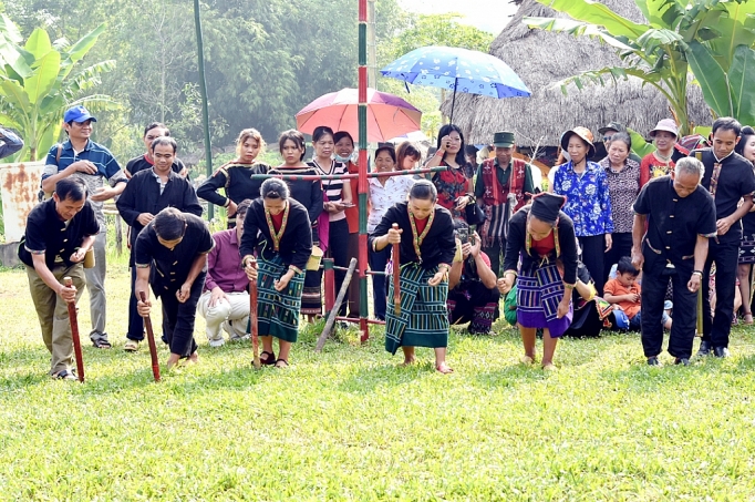 le cau mua dan toc kho mu