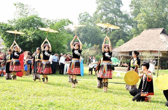 le cau mua dan toc kho mu