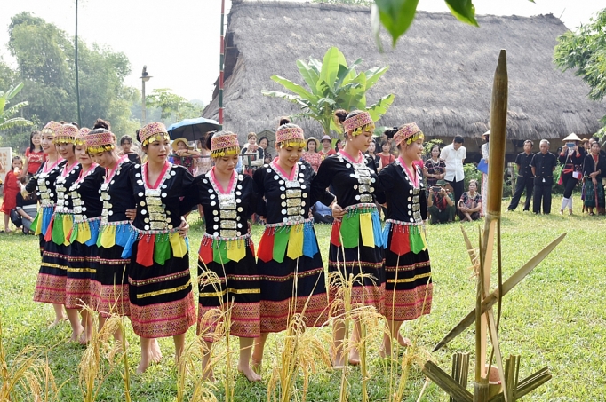 le cau mua dan toc kho mu