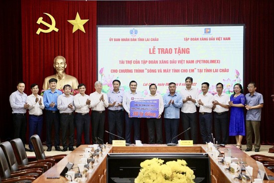 tap doan xang dau viet nam ho tro 30 ty dong chuong trinh song va may tinh cho em