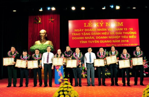 Petrolimex Tuyên Quang - doanh nghiệp tiêu biểu năm 2016