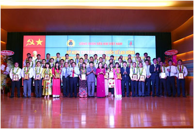 Tuyên dương người lao động dầu khí tiêu biểu và tổng kết 5 năm thực hiện Chỉ thị 03