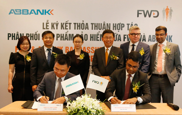 ABBANK và FWD ký kết thỏa thuận phân phối sản phẩm bảo hiểm ngân hàng 