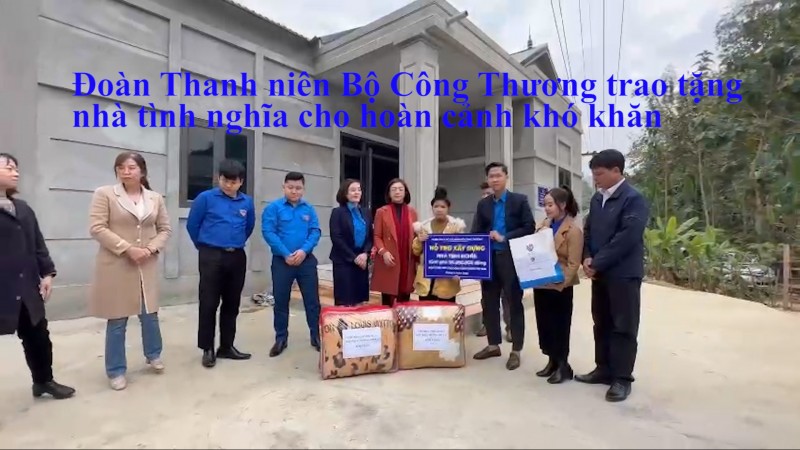 Đoàn Thanh niên Bộ Công Thương trao tặng nhà tình nghĩa cho hoàn cảnh khó khăn