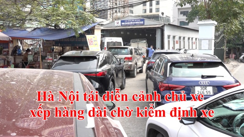 Hà Nội tái diễn cảnh chủ xe xếp hàng dài chờ kiểm định xe