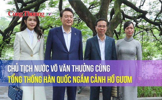 Chủ tịch nước Võ Văn Thưởng cùng Tổng thống Hàn Quốc ngắm cảnh hồ Gươm