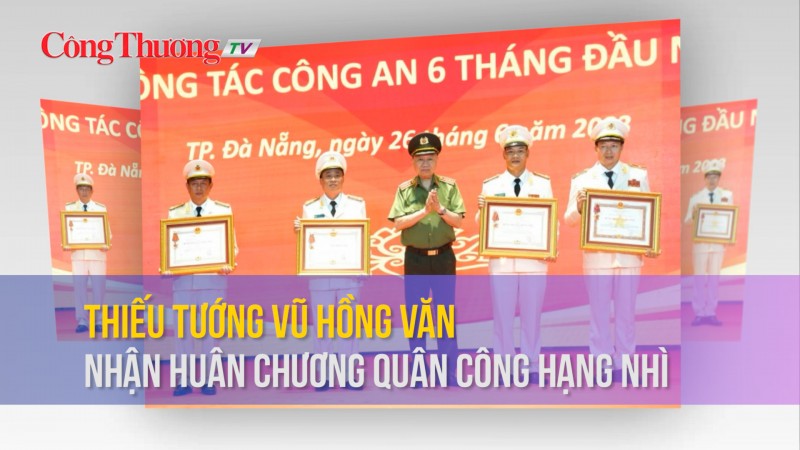 Thiếu tướng Vũ Hồng Văn nhận Huân chương Quân công hạng Nhì