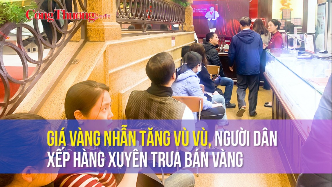 gia vang nhan tang vu vu nguoi dan xep hang xuyen trua ban vang