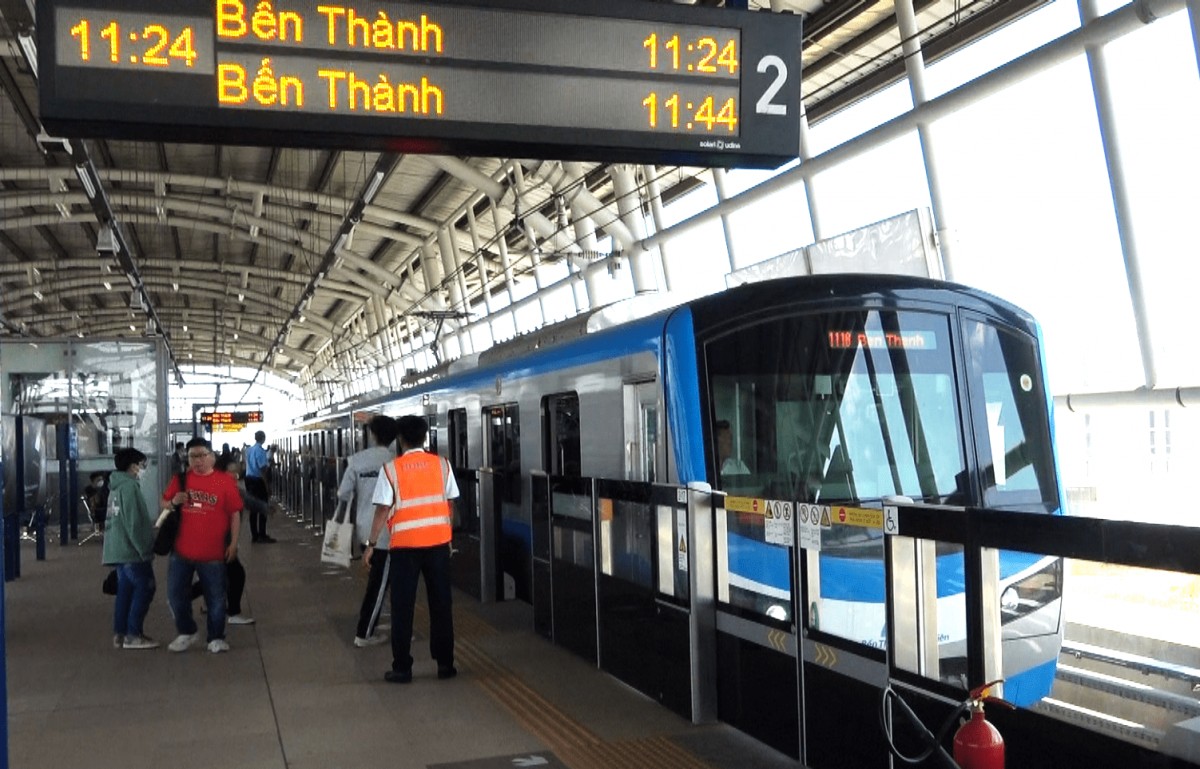 Người dân tại TP. Hồ Chí Minh nô nức trải nghiệm Metro số 1 Bến Thành - Suối Tiên