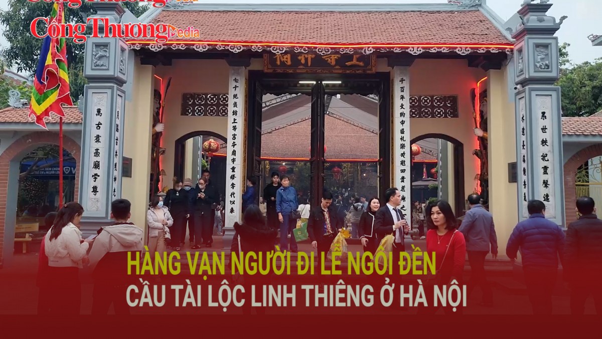 Hàng vạn người đi lễ ngôi đền cầu tài lộc linh thiêng ở Hà Nội