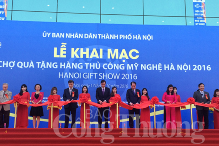 Khai mạc Hội chợ quà tặng hàng thủ công mỹ nghệ Hà Nội 2016