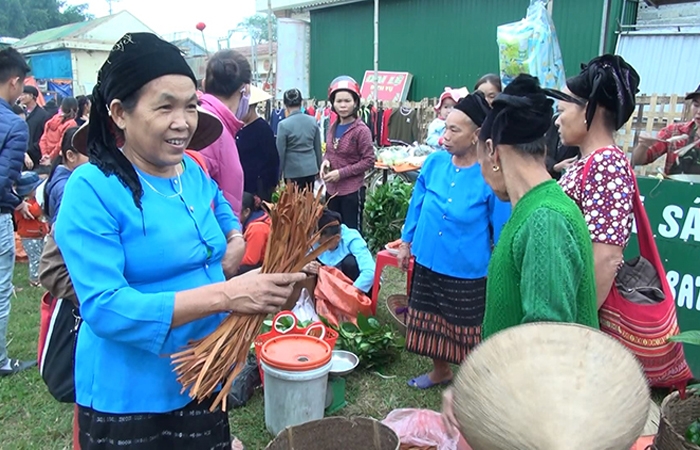 nhon nhip phien cho vung cao muong qua
