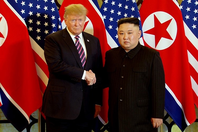 Cú bắt tay lịch sử Trump - Kim ở Hà Nội: Thượng đỉnh chính thức bắt đầu