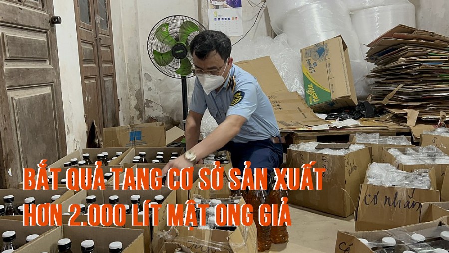 Bắt quả tang cơ sở sản xuất hơn 2.000 lít mật ong giả